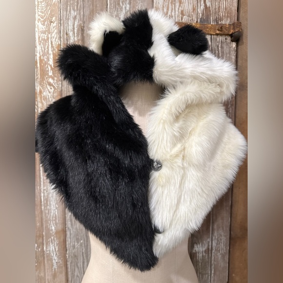 RARE SpiritHoods MOON WOLF Collector's Edition SHAWL Cloak Scarf Secret Pawket - Picture 12 of 12